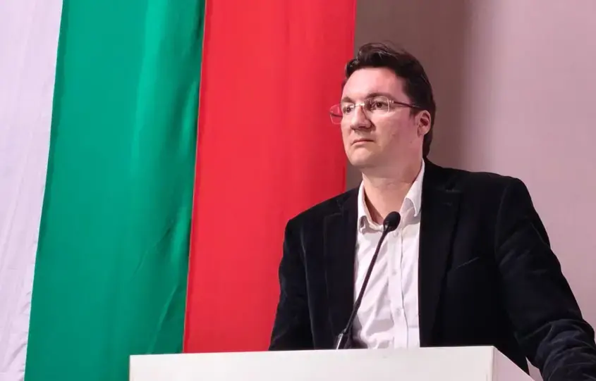 Крум Зарков остава начело на БСП (Обновена)