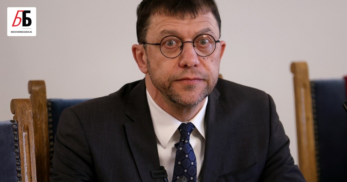 Йонко Грозев е юрист и правозащитник с дългогодишен опит в