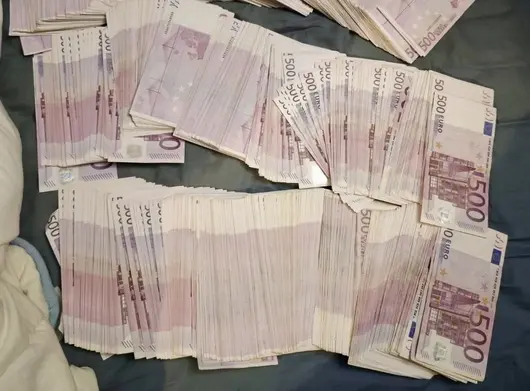 Разкрихa престъпна група за пране на пари - иззети са 600 000 евро кеш, близо 70 кг наркотици и боеприпаси