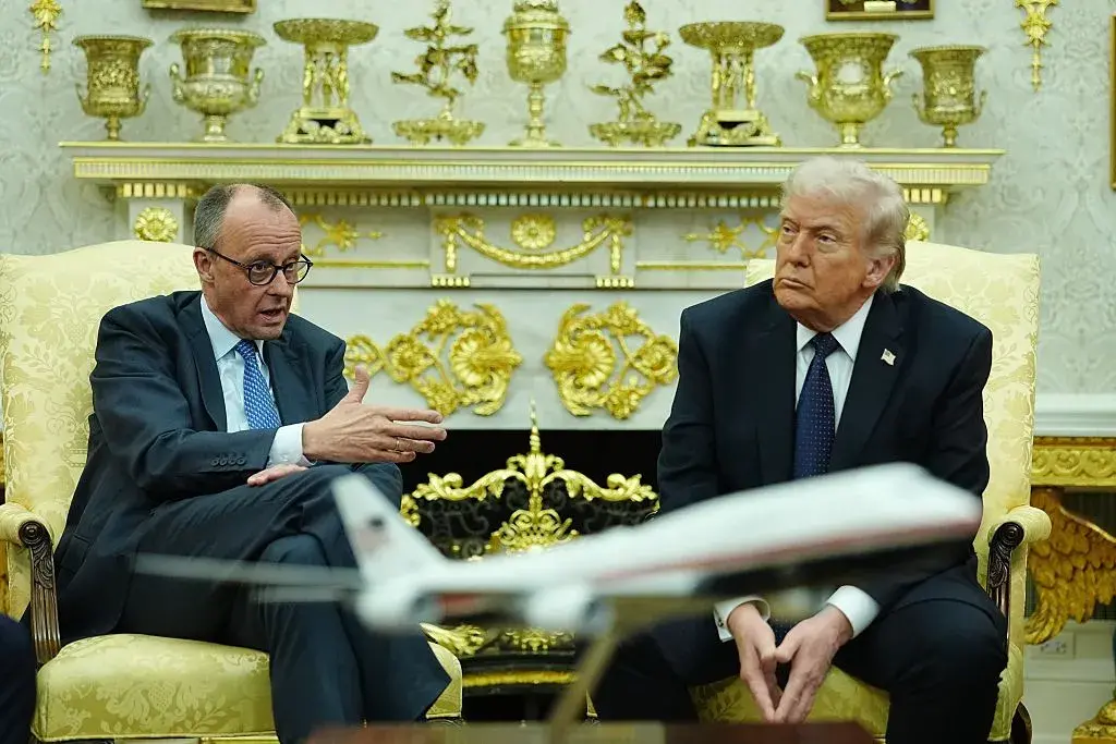 Тръмп отново атакува Мерц, след като заяви, че САЩ може да намалят войските си в Германия