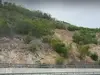 Свлачище спря движението в част от АМ "Струма" и няма да бъде разчистено за празниците