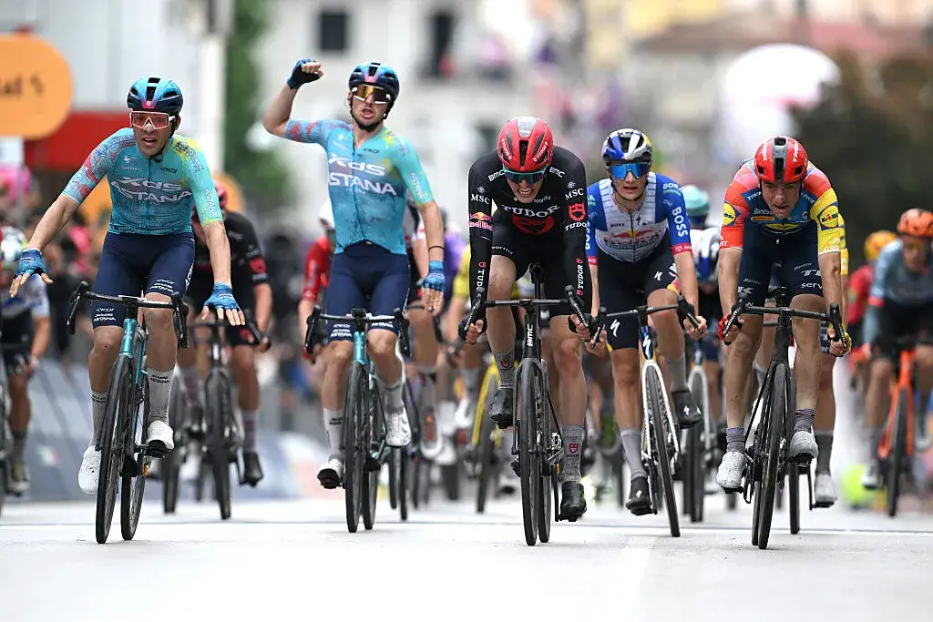 Ново масово падане и изненадващ победител във втгория етап на Giro d'Italia