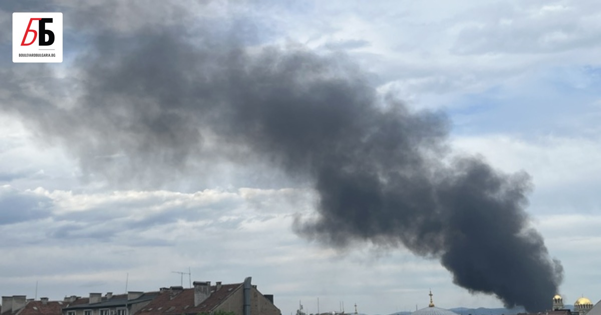 Пожар е избухнал в склад за масло в столичния квартал