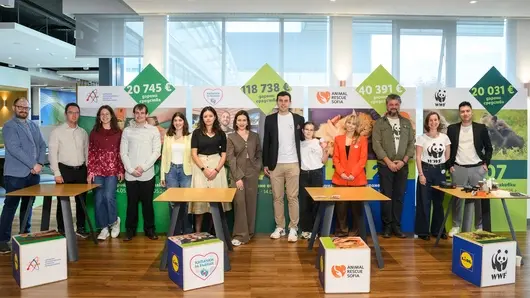 Клиентите на Lidl дариха близо 200 000 евро за четири благотворителни каузи чрез върнати бутилки и кенове
