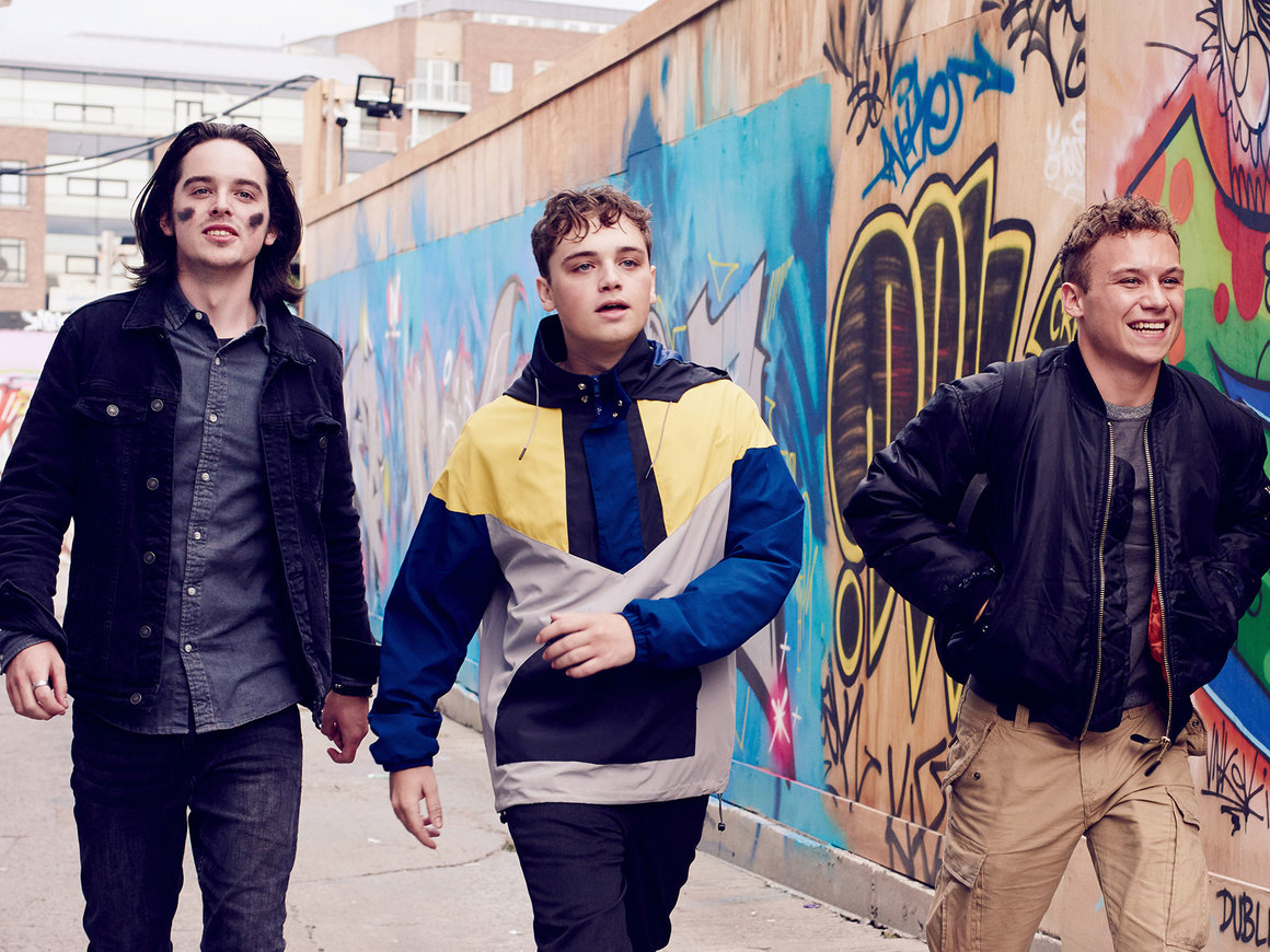 <br><br>
Ето ги младите мъже / Here are the young men (2020)
<br><br>
По романа на Роб Дойл
<br><br>
В ролите: Аня Тейлър-Джой, Травис Фимел, Емет Джей Сканлан, Фин Коул, Дийн-Чарлс Чапман и др.
<br><br>
Дъблинските тийнейджъри Матю, Рез и Киърни напускат училище, но се оказват приклещени в сурова среда, където алкохолът и наркотиците вещаят тежки сблъсъци. Отличното актьорско превъплъщение на Аня Тейлър-Джой допълнително подчертава усещането за амбициозен и значим кинематографичен разказ.