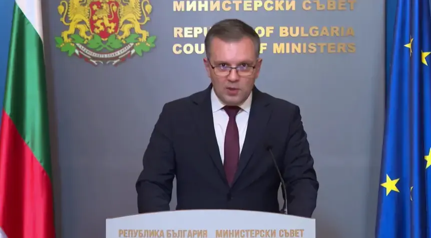 Найденов призова Сарафов да "прояви чест" и да напусне съдебната система