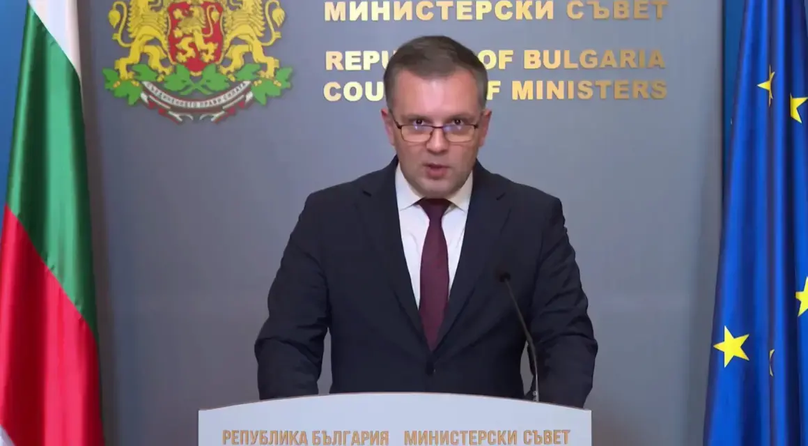 Правосъдният министър обяви "фрапиращи практики" и "петцифрени бонуси" и поиска оставката на шефката на Агенцията по вписванията