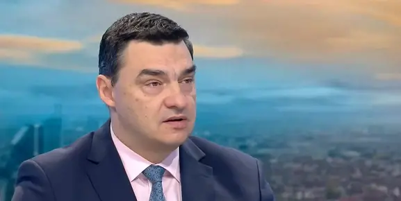 Партията на Румен Радев заговори за нямаляване на майчинството в България