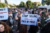 Хиляди протестираха в Албания срещу проект за луксозен курорт, свързан със зетя на Тръмп