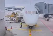 Няколко души пострадаха при пропадане на колесник на Boeing 787 във Франкфурт