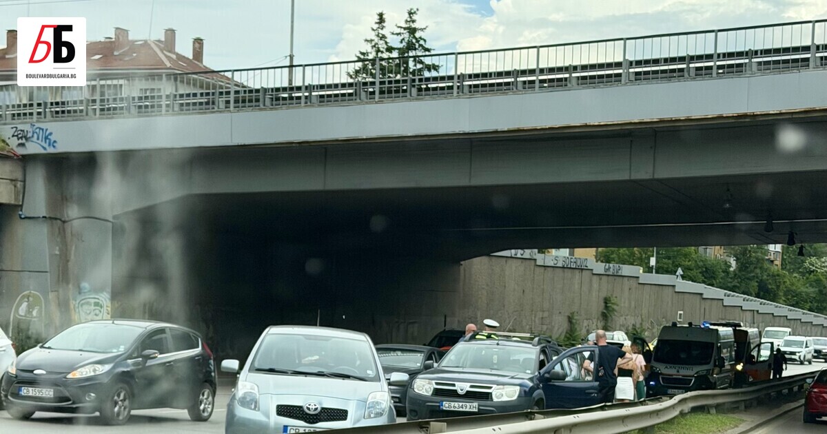 Между 6 и 8 коли са се сблъскали във верижна
