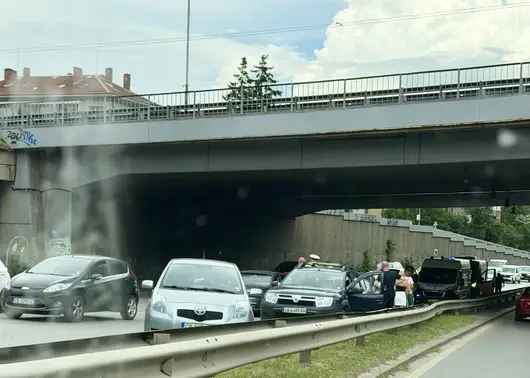 Верижна катастрофа затруднява движението до алея "Яворов" в София