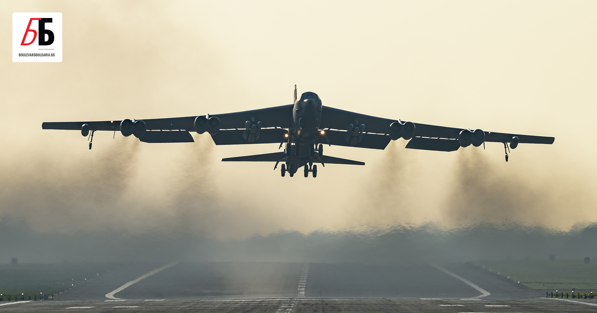 Осем души от екипажа на бомбардировач B-52 са загинали при
