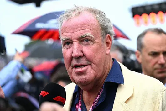 Бившият водещ на Top Gear Джереми Кларксън  се бори с „агресивен“ рак