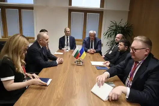 Зеленски се срещна с Радев и предложи България да участва в програмата за дронове на Украйна