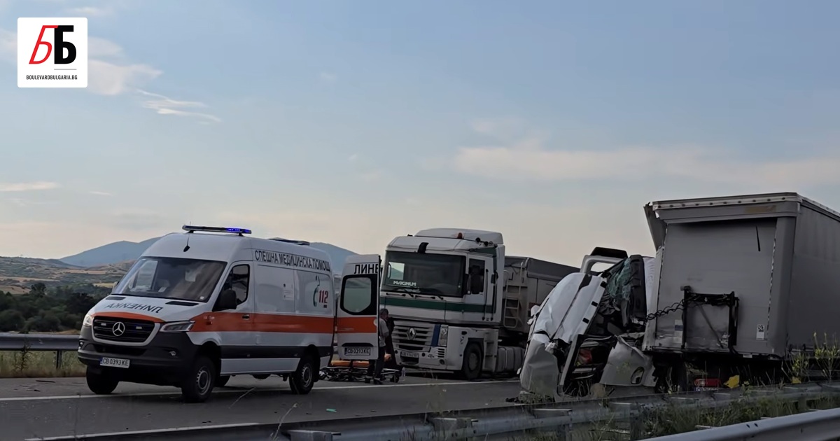 Два товарни автомобила се сблъскаха на АМ “Струма. Инцидентът е