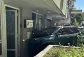  Кола се вряза в дентална клиника в столичния квартал “Лозенец”