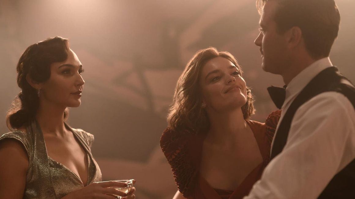 <br><br>
<b>Death on the Nile - от 21 октомври 2020 г. на 18 декември 2020 г. </b>
<br><br>
Мистерията по романа на Агата Кристи е вторият филм за Поаро на Кенет Брана след "Убийство в Ориент Експрес". Продукцията с Роуз Лесли, Арми Хамър, Гал Гадот, Анет Бенинг, Ръсел Бранд и компания ще трябва да почака с поне два месеца. 