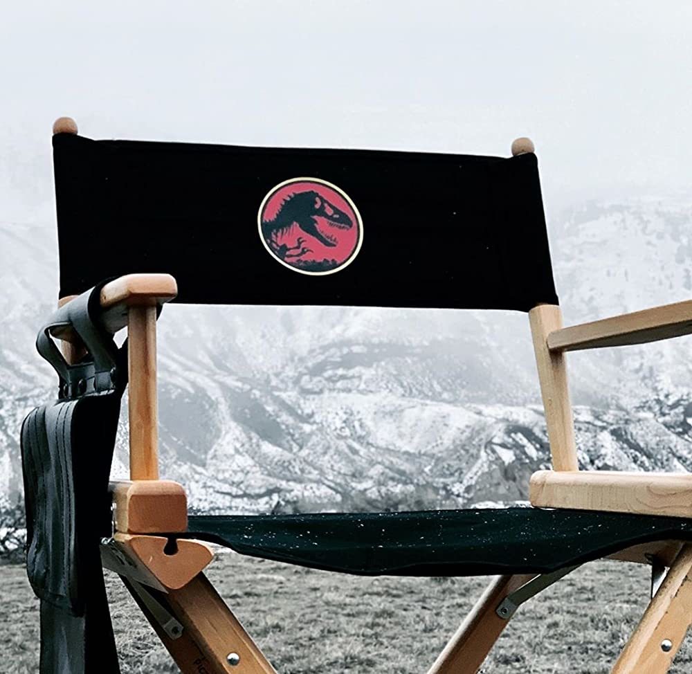 <br><br>
<b>Jurassic World: Dominion - от 11 юни 2021 на 10 юни 2022 г. </b>
<br><br>
Universal Pictures отложи поредното продължение на приключенската сага с година. Режисьорът Колин Тревъроу обяви новината на 7 октомври, като публикува плаката на оригиналния "Джурасик парк" в профила си в Twitter. "През последните 3 месеца работих с невероятен актьорски състав и снимачен екип по филм, който нямаме търпение да покажем на света. Макар че ще трябва да почакаме още малко, ще си заслужава. Да бъдем здрави и да се пазим взаимно дотогава". В главните роли на новия филм отново ще можем да видим Крис Прат и Брис Далас Хауърд, но и главните герои от оригиналния филм на Спилбърг - Лора Дърн, Сам Нийл и Джеф Голдблум. 