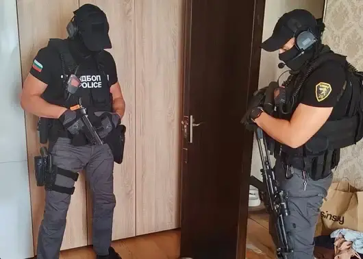 Арестуваха съпругата на един от "Калашниците" за заплахи срещу свидетелка по делото