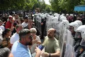Протестите в Албания ескалираха, полицията разпръсна демонстранти с водно оръдие