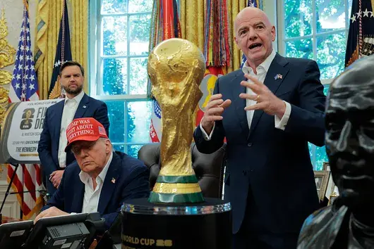 FIFA отмени червен картон за звезда на САЩ след обаждане от Тръмп