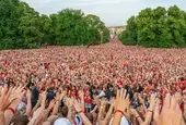 Над 100 000 посрещнаха героите от Норвегия с масово викингско гребане след Световното