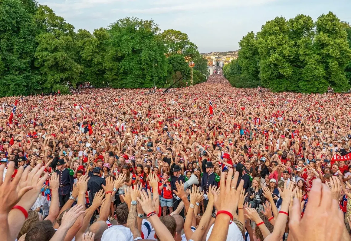 Над 100 000 посрещнаха героите от Норвегия с викингско "Ру!" след Световното първенство