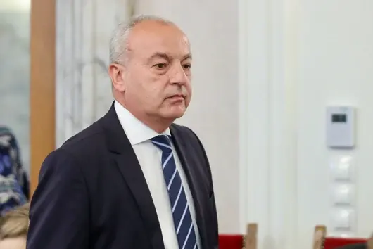 Окончателно - минималната заплата се замразява, а максималният осигурителен доход се вдига от 1 август