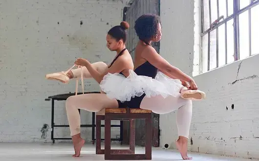 Балерината Фатима: Рекламата, която разгневи британците и бе свалена от "Даунинг стрийт"