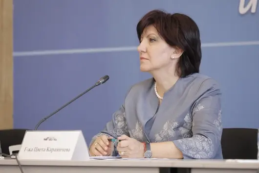 Как хуморът на ГЕРБ рикошира в Цвета Караянчева: "ПКП влиза ли в категорията "Oпасно за здравето"?