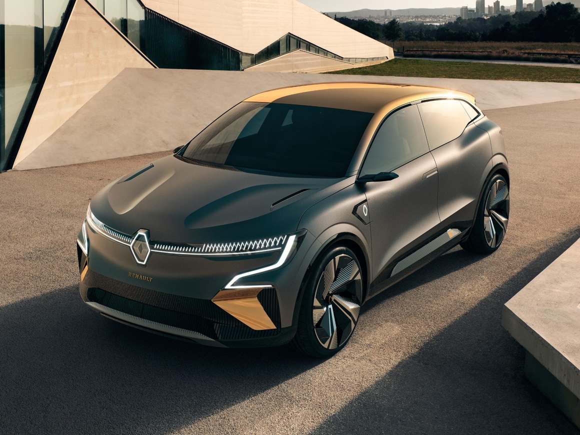 Megane eVISION е с предно предаване и двигател с мощност от 217кс. Ускорението от 0 до 100 км/ч е под 8 сек.