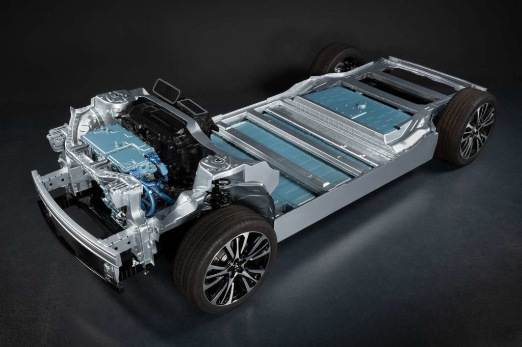 Кросоувърът е базиран на платформата CMF-EV, която ще споделя с NIssan и Mitsubishi.