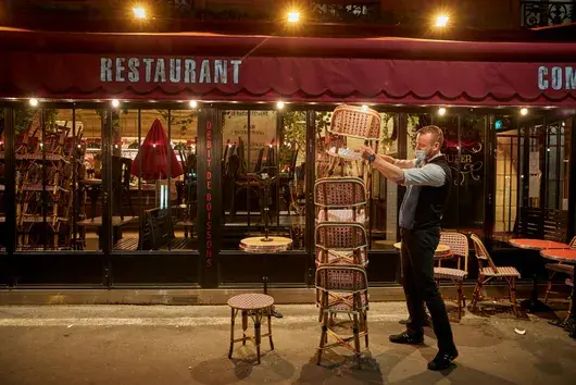 Париж влиза в трети локдаун с 1200 пациенти в интензивни отделения