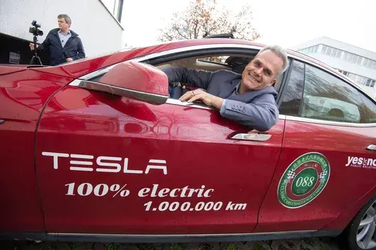 1 200 000 километра с Tesla S. Да, възможно е.
