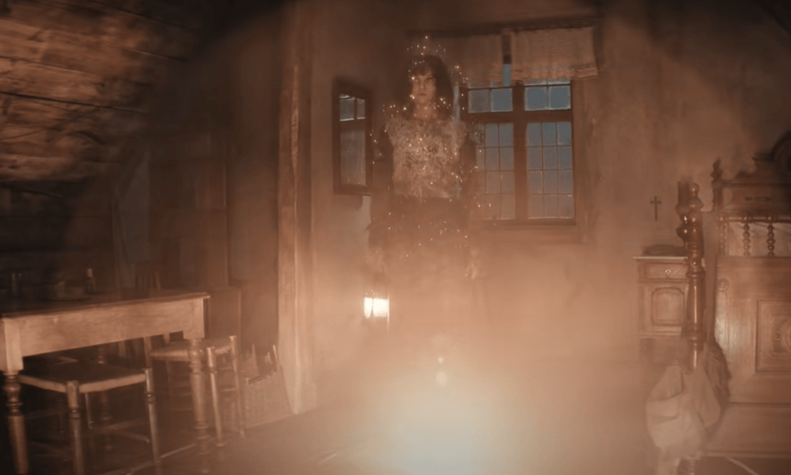 „Dark“ <br><br>
Това е германски научно-фантастичен трилър, който е първият оригинален сериал на Netflix на немски език. Режисьорите Янте Фрийзе и Баран бо Одар представиха продукцията си с първи сезон още през 2017 и показаха какво означава да пътуваш във времето. <br><br>
Йонас и неговите съученици, живеещи в малко градче, опитват да открият мистериозно изчезнали деца. Но в гората е страшно. Трилърът е по-напрегнат от всякога и мнозина го сравняват със „Stranger Things“. В центъра му, разбира се, стои любовна история. <br><br>
Сериалът завърши със своя трети сезон през 2020 г.