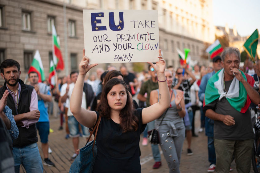 FT: ЕС прилага двоен стандарт - отношението към България е по-меко спрямо Унгария и Полша