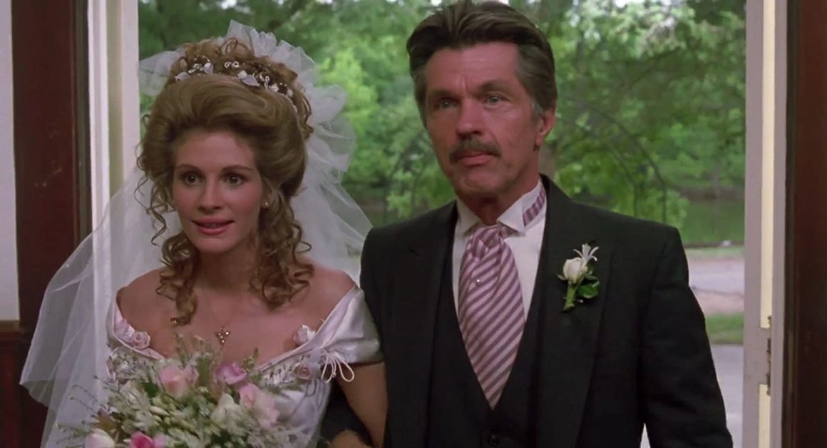 <br><br>
<b>Steel Magnolias / Стоманените магнолии</b>
<br><br>
Джулия Робъртс е само на 22 години, когато попада на снимачната площадка на "Стоманените магнолии" в компанията на легенди като Сали Фийлд, Шърли Маклейн, Дарил Хана, Доли Партън, Олимпия Дукакис и т.н. Трогателната история разказва за живота на група жени от южняшко градче с безкрайно силни характери. Именно героинята на Робъртс е тази, която успява да докосне сърцето на всеки зрител, и заслужено получава първия си "Златен глобус" и номинация за "Оскар".
