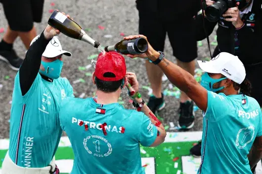 Спортният уикенд: Поредните рекорди на Мерцедес и ново голямо име в бокса