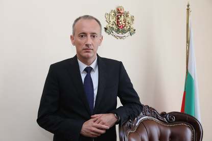 Образователният министър Красимир Вълчев се самоизолира