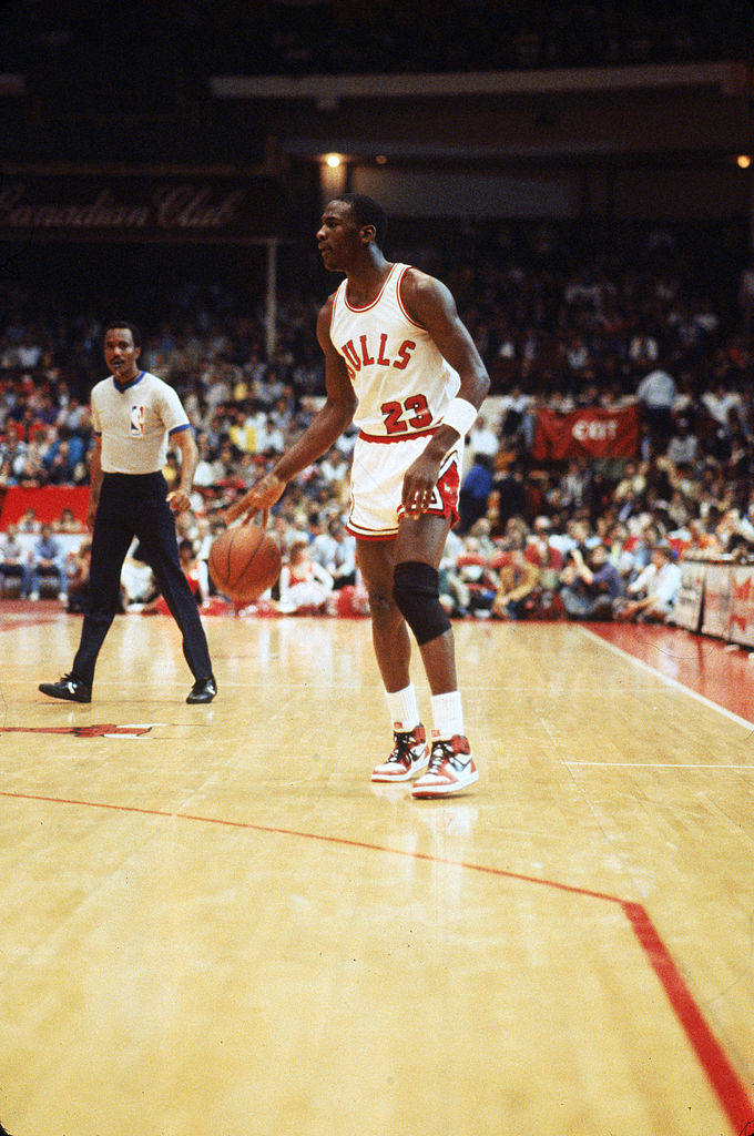 Брандът Air Jordan се ражда с началото на партньорството между още изгряващата баскетболна звезда Майкъл Джордан и спортния концерн Nike, който създава собствена линия на Въздушния Майк.