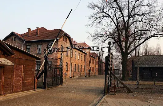 "Arbeit macht frei": Какво значи репликата на Борисов и защо е окачена над входа на Аушвиц