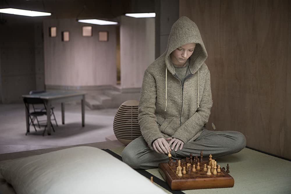 <br><br>
Morgan (2016)
<br><br>
Шахматът сякаш преследва актрисата от години... Филмът на Ридли Скот показва Аня Тейлър-Джой в ролята на свръхинтелигентен хуманоид, създаден от компания за генно инженерство. Морган е затворена в стъклена клетка в специална база на компанията, след като проявява крайна агресия. Кейт Мара ("House of Cards") е изпратена в базата, за да направи оценка на риска на "проекта", но Морган излиза извън контрол.