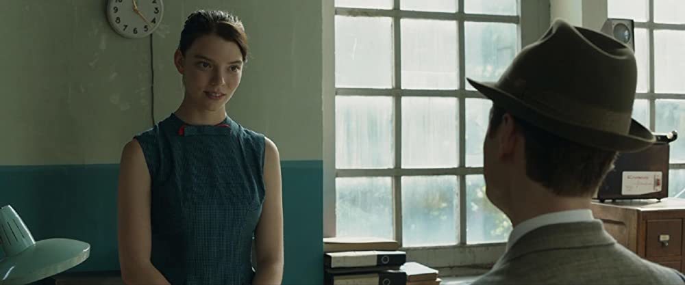 <br><br>
Marrowbone (2017)
<br><br>
Психотрилърът разказва историята на четирима братя и сестри, които се преместват от Англия в родния дом на майка си - имение в провинциален Мейн. Аня Тейлър-Джой е Али - местно момиче, с което семейство Мароубоун се запознава след преместването си в Америка и в което се влюбва най-големият син. Колкото повече се задълбочават отношенията им, толкова повече мрачни фамилни тайни се разкриват.