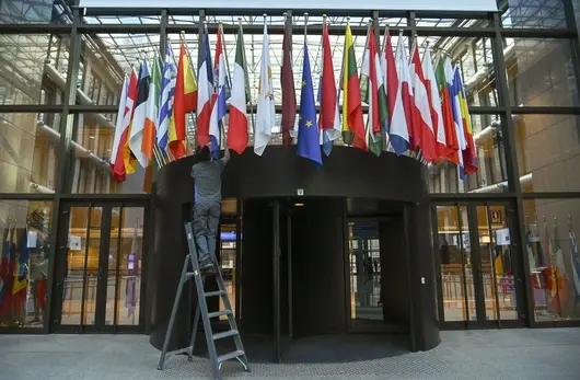 Европейската комисия: Няма информация страна от ЕС да плаща за руски газ в рубли