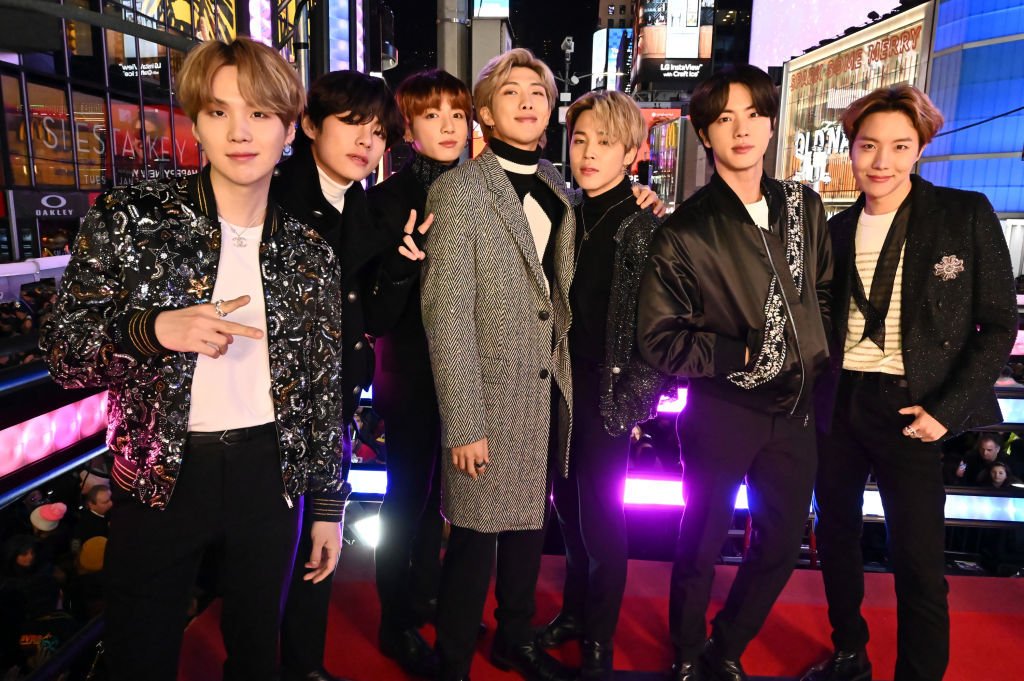 Огромен успех постигна южнокорейската поп банда BTS, която се превърна в световен феномен. Тя получи номинация за най-добро поп изпълнение от дует или група – за своя първи сингъл изцяло на английски език „Dynamite“.