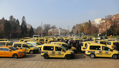 Таксиметровите шофьори отново на протест: Предлагат безплатен превоз за медици