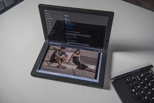Фотогалерия на Lenovo ThinkPad X1 Fold: Един компютър в много форми