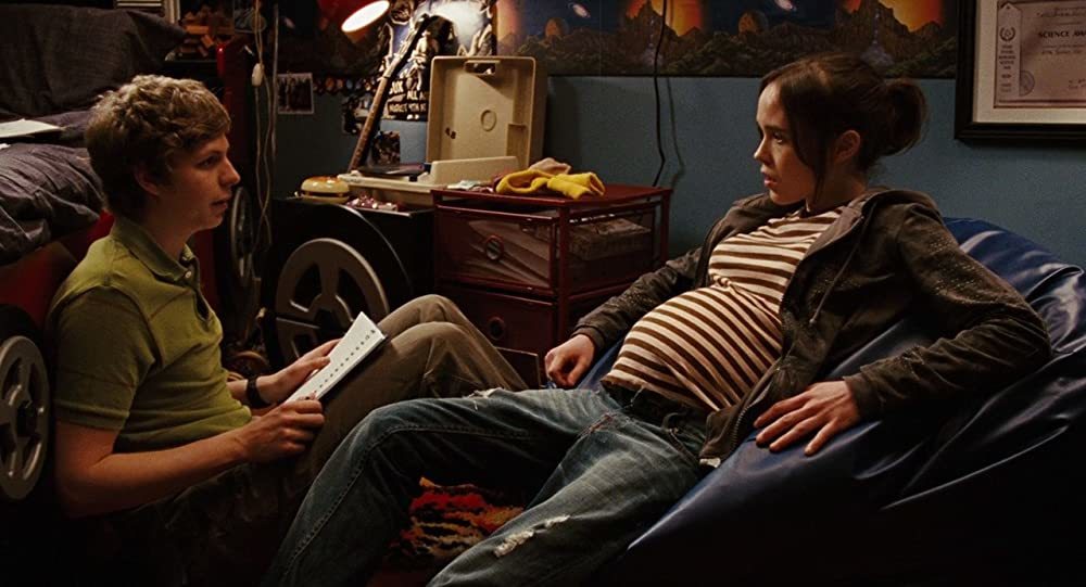 „Juno“ (2007) <br><br>
Трагикомедията от 2007 г. на Джейсън Райтман е най-успешната роля на Елън Пейдж. За нея тя получи номинации за „Оскар“, „Златен глобус“, БАФТА, за награда „Избора на критиците“ и за приза на „Гилдията на филмовите актьори“. <br><br>
Пейдж играе 16-годишната ученичка в гимназията Джуно МакГоф, която забременява случайно от най-добрия си приятел Блийкър. Решава обаче да запази детето, а след раждането му да го даде за осиновяване. <br><br>
Дали обаче нещо няма да се обърка? Филмът разказва за живота на Джуно по време на бременността, а драматичната комедия толкова впечатлява Академията, че печели „Оскар“ за оригинален сценарий.
