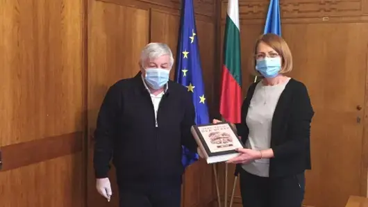 А можеше да препишат "Война и мир"